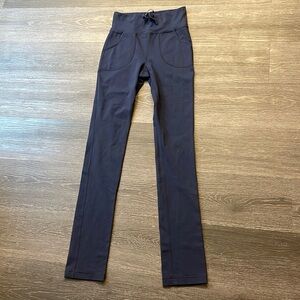 Lulu lemon skinny pants, size 6, navy